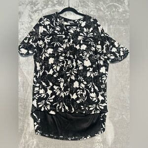 Siren Lily Short Sleeve Blouse Top Women’s 2X Black White Floral Sheer